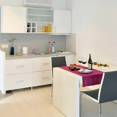Otel Satsuma Suites 3*