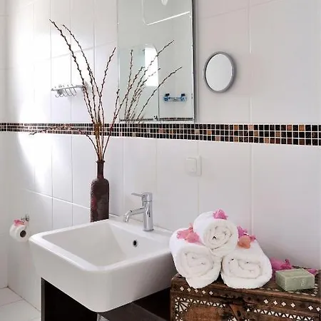 Otel Satsuma Suites 3*