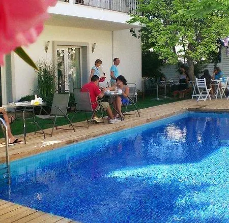 Satsuma Suites Otel 3*