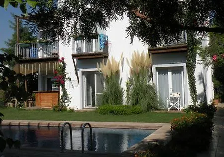 Satsuma Suites 3*